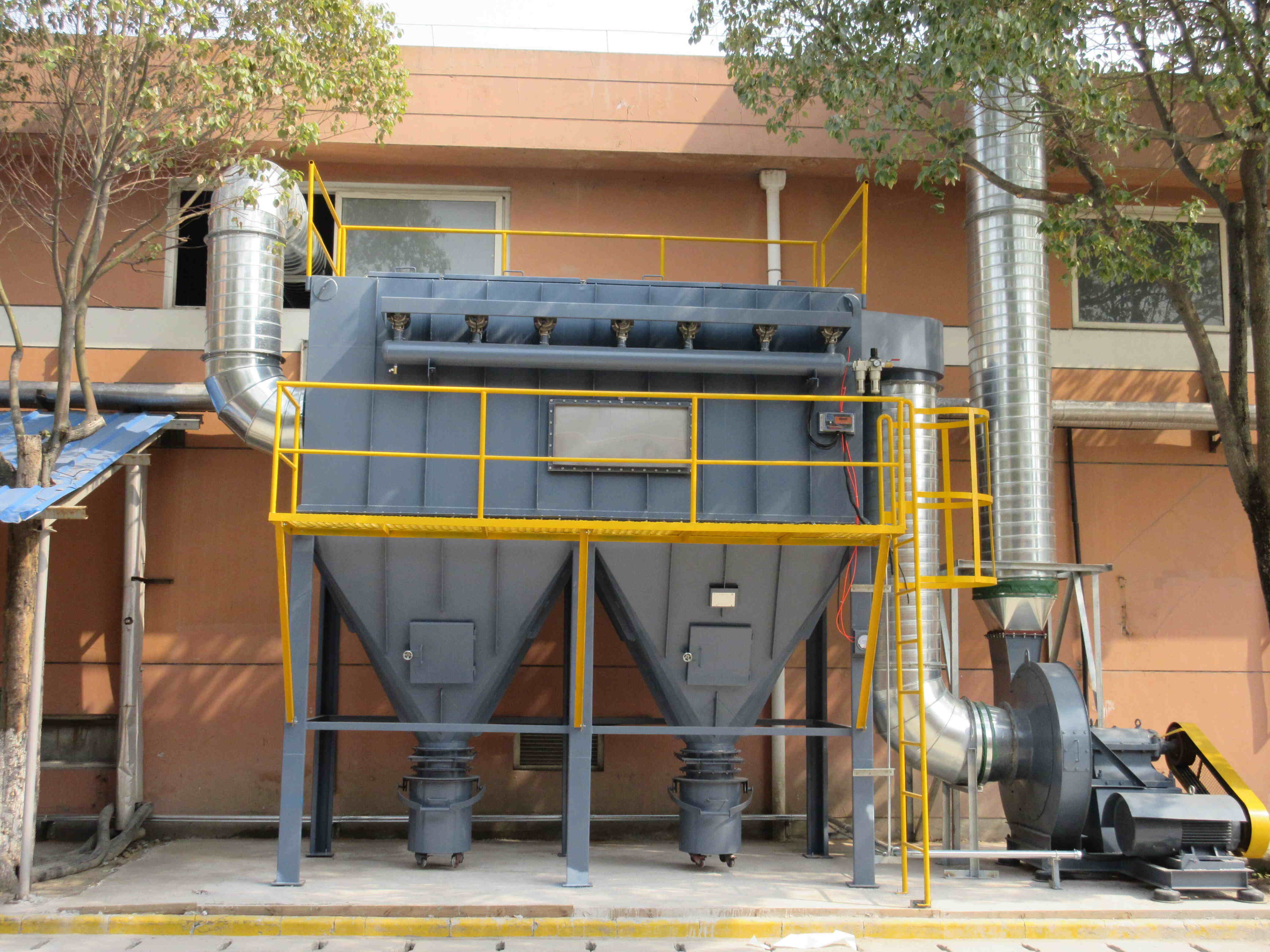 浙江某粉体工业公司直立式滤筒除尘项目