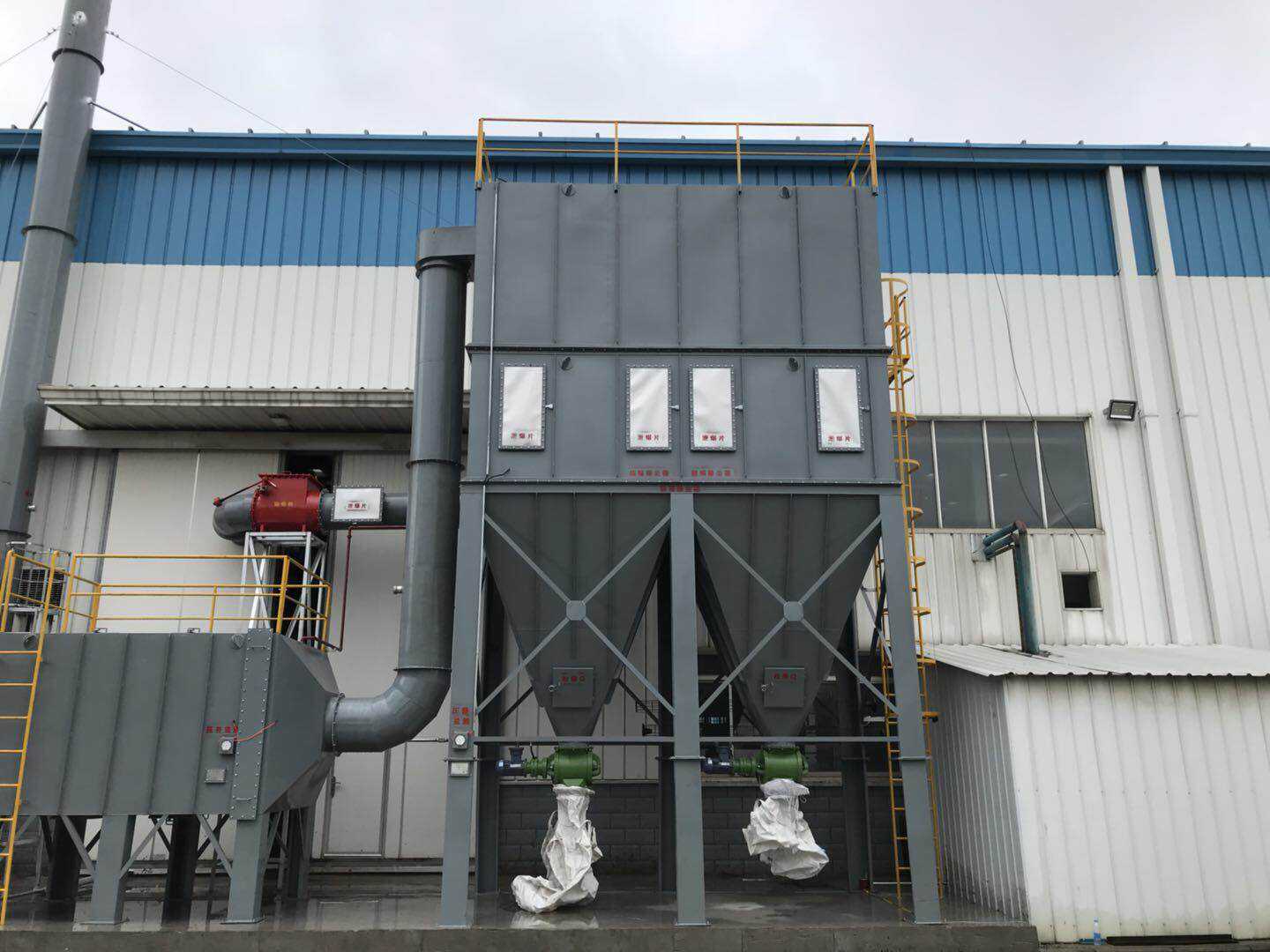 南京某复合材料公司防爆型布袋除尘器